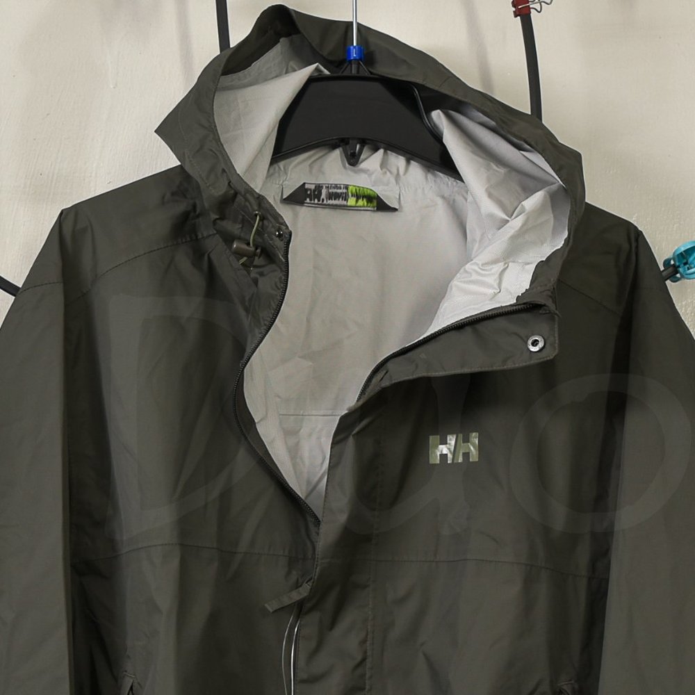 Helly Hansen mmen loke jacket size Large in Dark Grey color